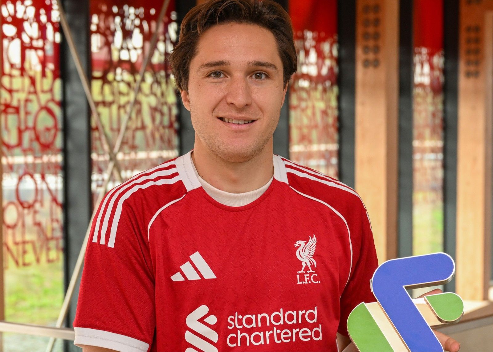 基耶萨9月获利物浦月度最佳，34%票数压阿利松，英超争夺还得看轮换数据