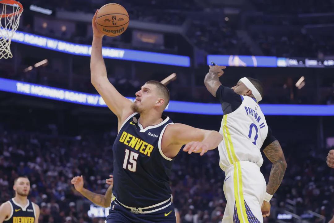 库里1记制胜三分！NBA勇士加时险胜掘金的两大转折点