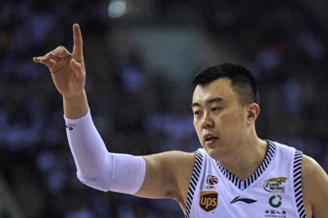 韩德君38岁退役：18年辽篮生涯留11分8板鎏金时刻