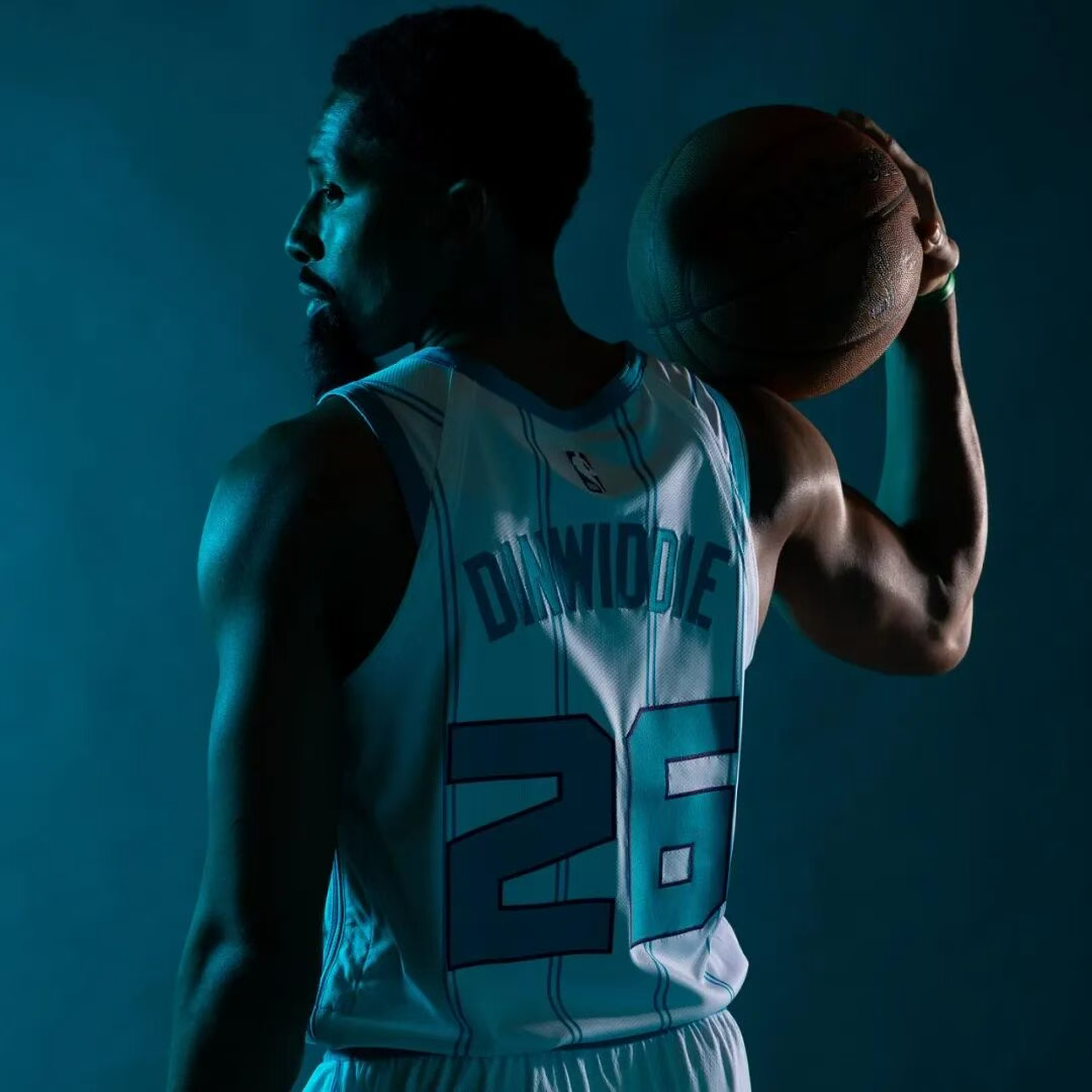 32岁丁威迪被黄蜂裁掉后转投欧洲，NBA边缘老将的无奈选择