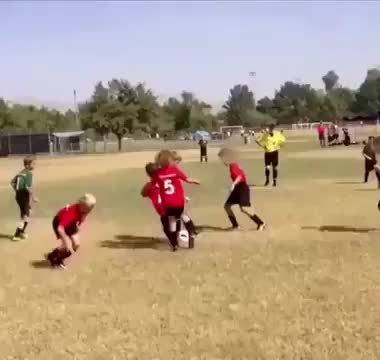 哈兰德英超8轮10球，不愧是每球必中，这小子踢球是有点天赋的！