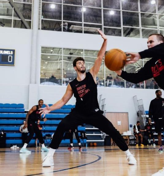 申京飙39分爆发火箭却得解决卡佩拉的尴尬控卫难题