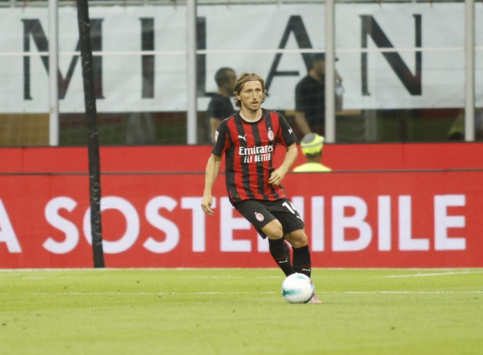 40岁魔笛意甲再现神技！AC米兰2-2绝平比萨，长传助攻引爆圣西罗