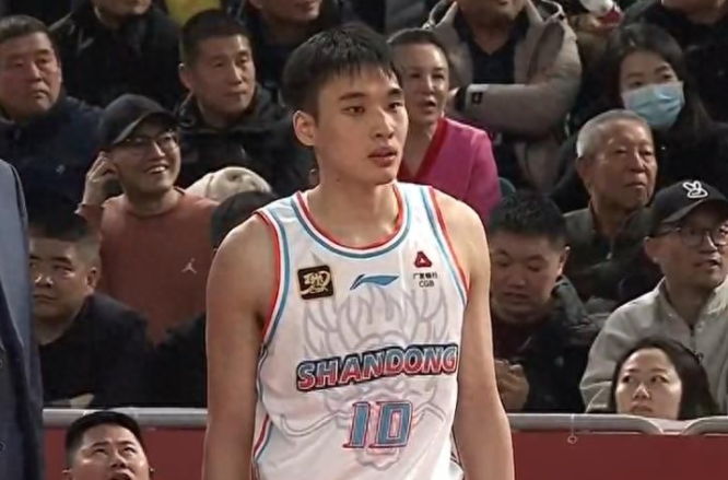 威廉姆斯加盟山东男篮！CBA新赛季阵容震撼升级，邱彪带队燃爆章丘