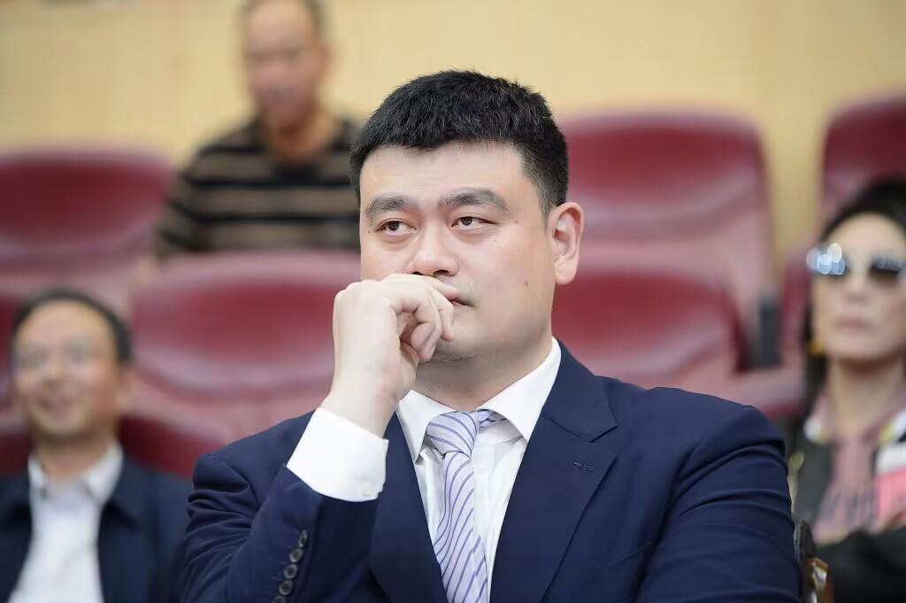 姚明久违重返火箭主场，休斯顿揭幕战激发NBA新篇章