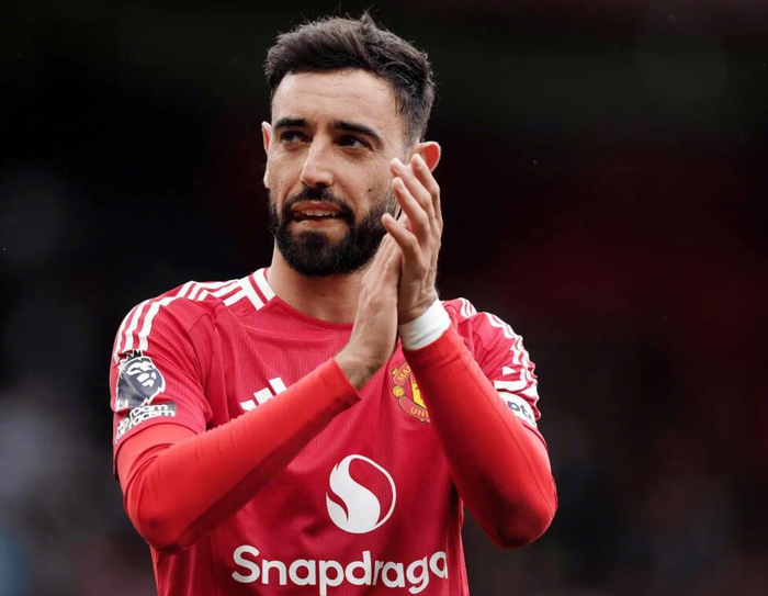 6500万欧解约条款曝光！B费让曼联英超中场留与走悬念