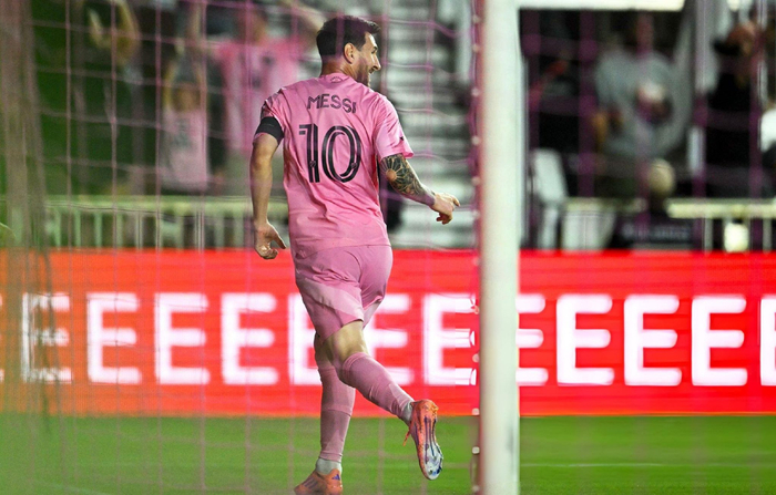 梅西1张庆祝照刷屏！国际迈阿密氛围升温，MLS争议再起