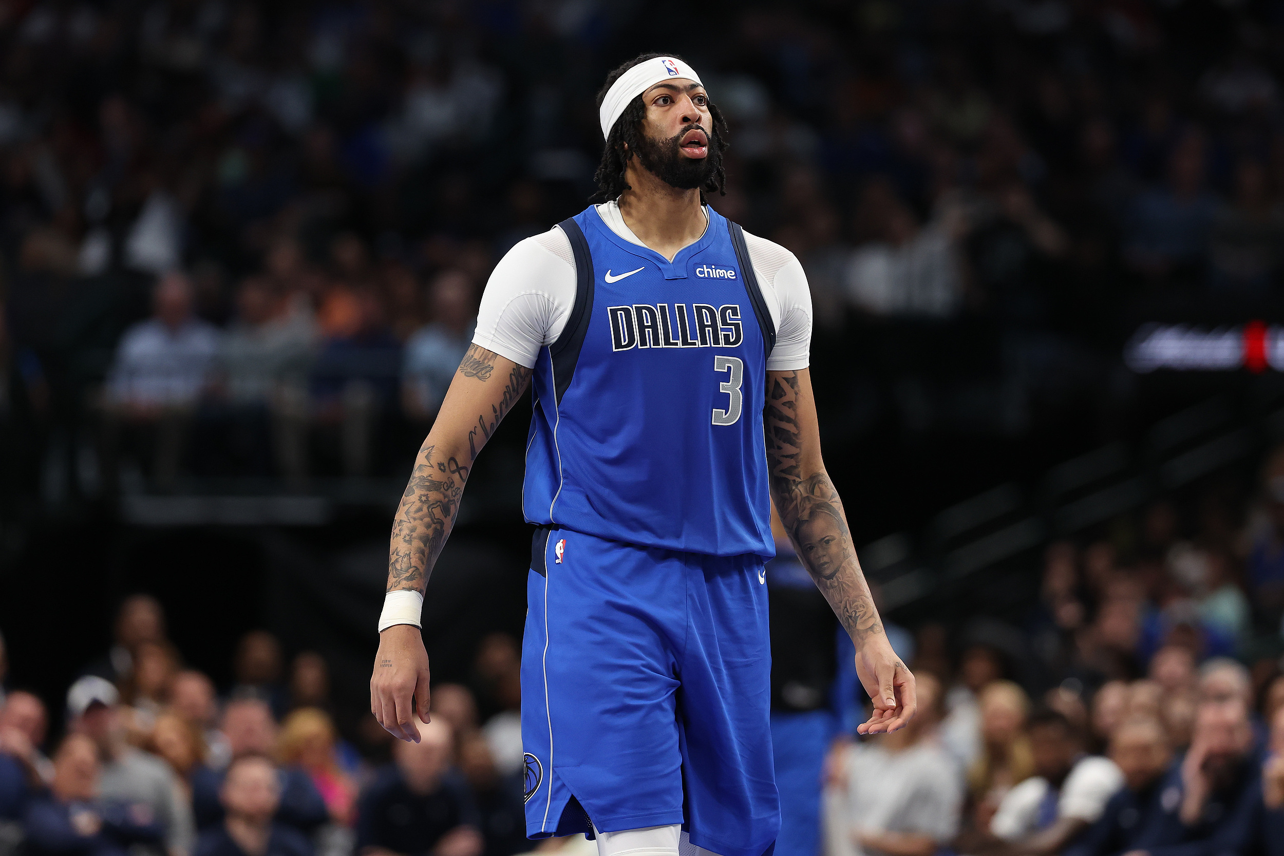 NBA独行侠半场52-58落后奇才,浓眉18分钟轰16分8板显主动