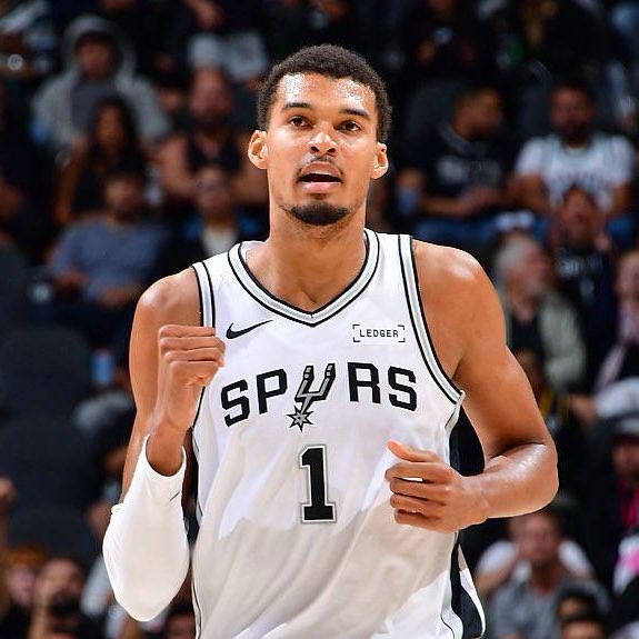 NBA：圣安东尼奥马刺120-116拿下2连胜，文班亚马29分9盖帽成热议