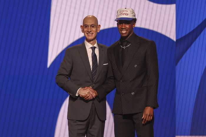 埃奇库姆首秀34分！NBA76人险胜凯尔特人打破队史纪录