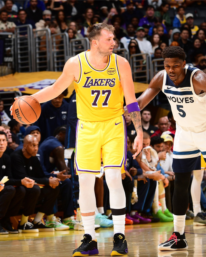 东契奇半场32分！NBA半场9中14火力惊人引热议