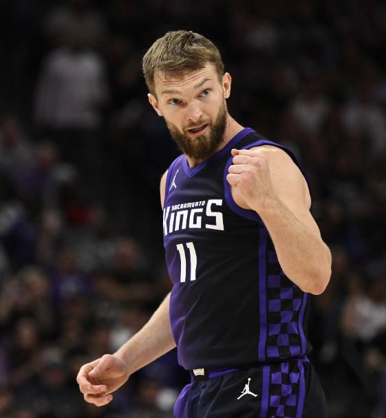 萨博尼斯12篮板决战补篮救赎，国王险胜爵士拿下NBA常规赛首胜