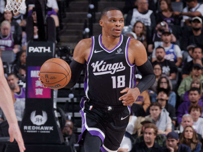 小萨复出砍12+12，国王105-104险胜爵士，施罗德威少表现受关注