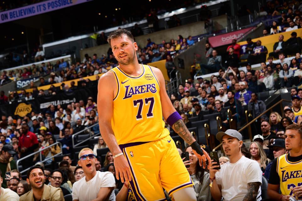 湖人128-110大胜森林狼，东契奇49分神迹打破詹姆斯纪录