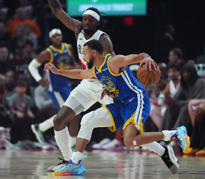 库里背靠背狂砍77分仍难救勇士，开拓者火力全开撕裂防线