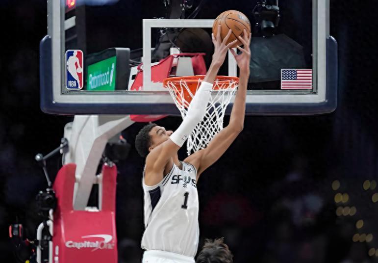 文班亚马两战场均34.5分，NBA马刺队震惊联盟