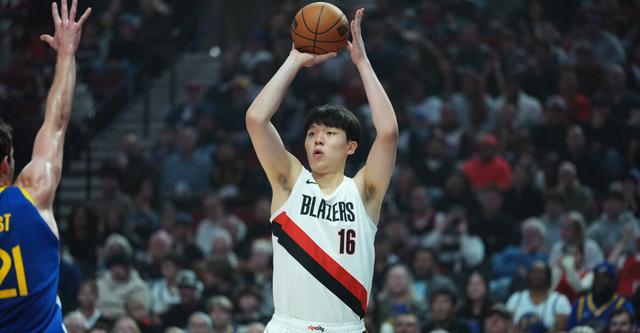 NBA开拓者139-119痛宰勇士：库里35分难救主，杨瀚森7分钟冲击力可教科书