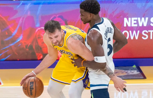 卢卡·东契奇49分！NBA湖人128-110痛击森林狼，詹姆斯被左右为难