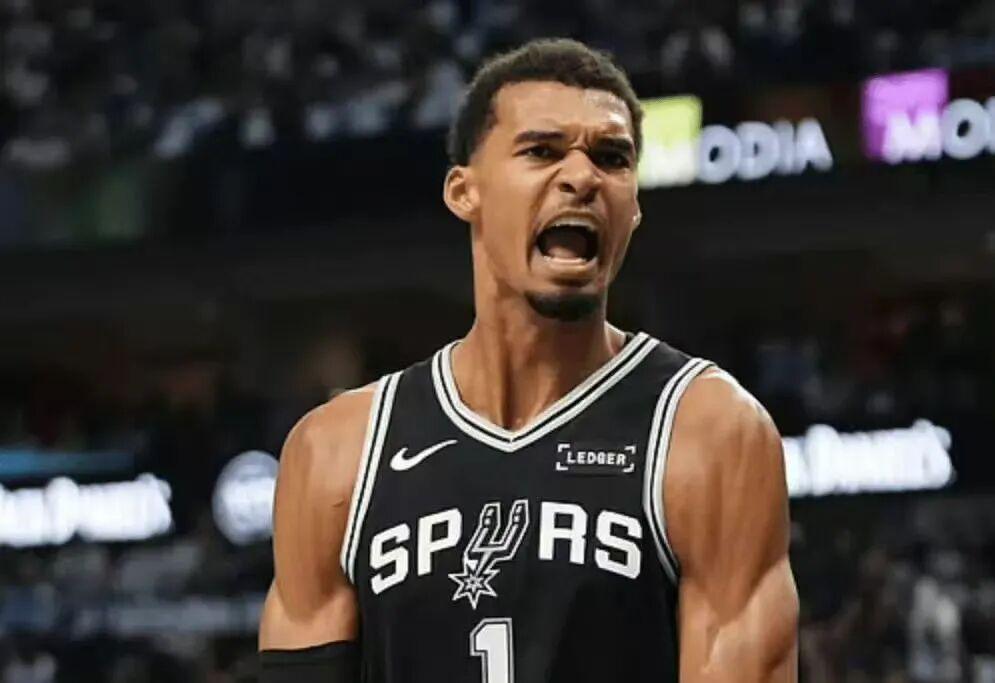 NBA：文班准三双29+11+9，马刺队120比116险胜鹈鹕，胖虎硬刚不让步