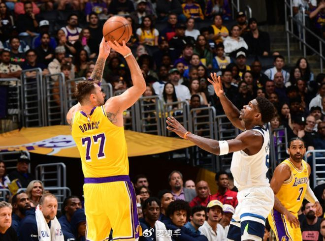 49分数据进稿成争议，湖人128-110胜利与身份错位的NBA话题