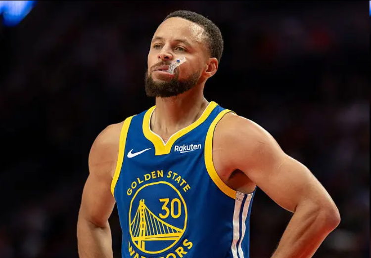 NBA：斯蒂芬·库里连续两场35+，勇士队119-139告负，30岁后第90次