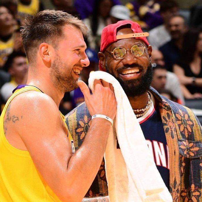 卢卡·东契奇49分震撼全场，湖人128-110拿下NBA首胜引热议