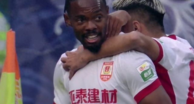 中超28轮丨西普里安处子球第14分钟，长春亚泰1-0领先引发争议