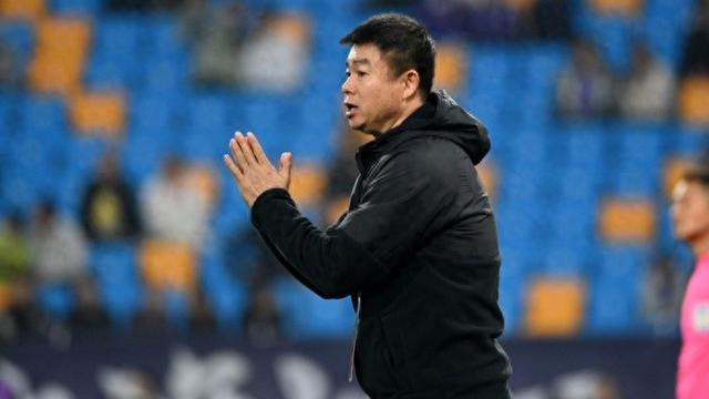 中超第28轮：津门虎上半场0比2被长春亚泰打懵，气场崩塌