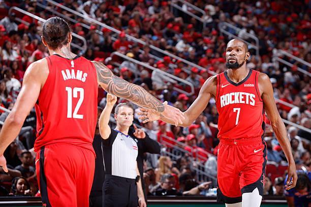 NBA：火箭0胜2负！内线双塔组合被115比111活塞拆了台