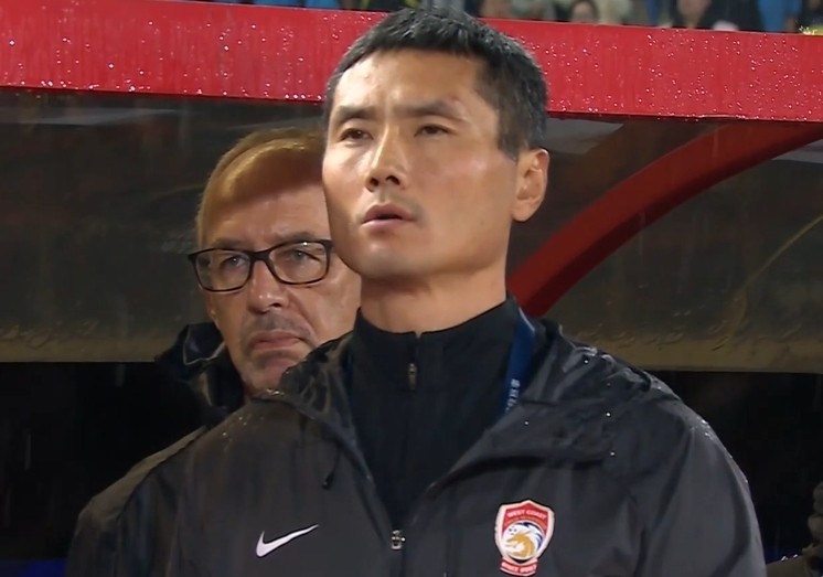 邵佳一率青岛西海岸迎战成都蓉城，期待中超第28轮硬碰硬激战