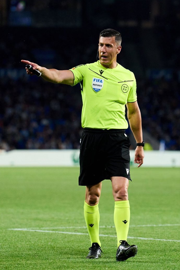 索托掌哨国家德比，皇马门线争议助力3-2逆转巴塞罗那