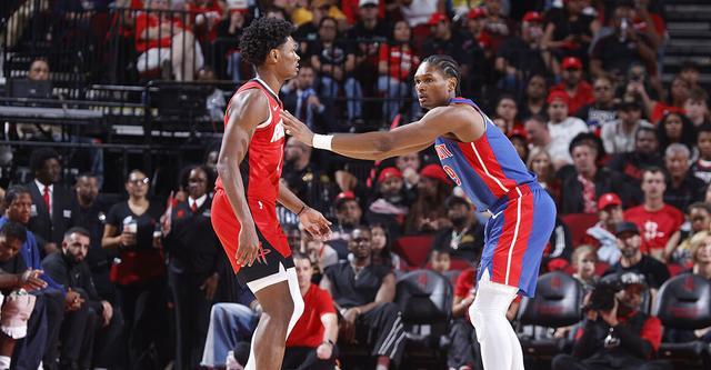 阿门与兄弟双双吃T！火箭115比111惜败活塞，兄弟情还能撑起球队？