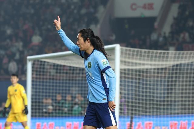 中超河南2比2浙江：亚戈补时神助攻，李提香送点乌龙双杀