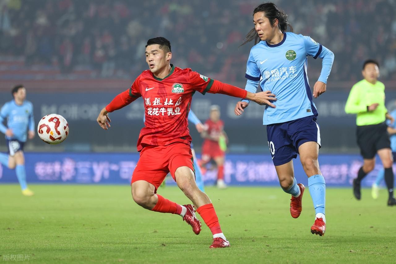 中超河南队2-2浙江队战平终结主场4连胜，李提香成最惨笑柄