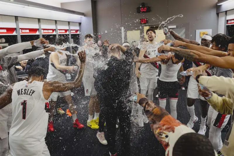 NBA常规赛开拓者139-119爆冷掀翻勇士，代理主帅斯普利特首战告捷震惊联盟