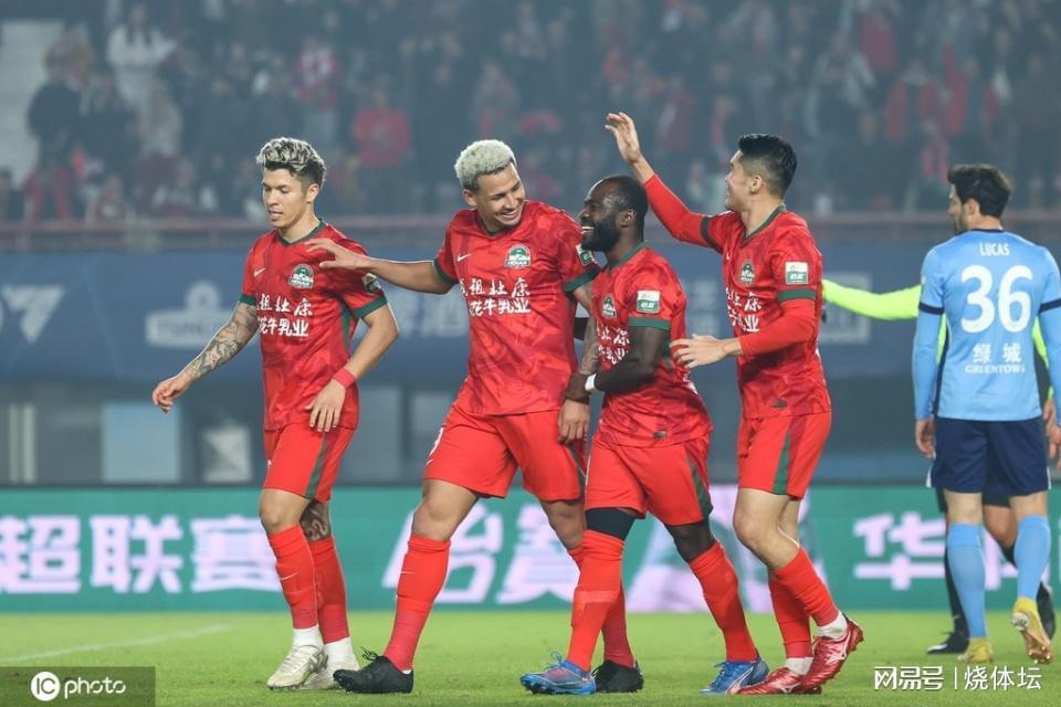 李提香乌龙+卡列洛双响！中超河南2-2浙江终结连胜