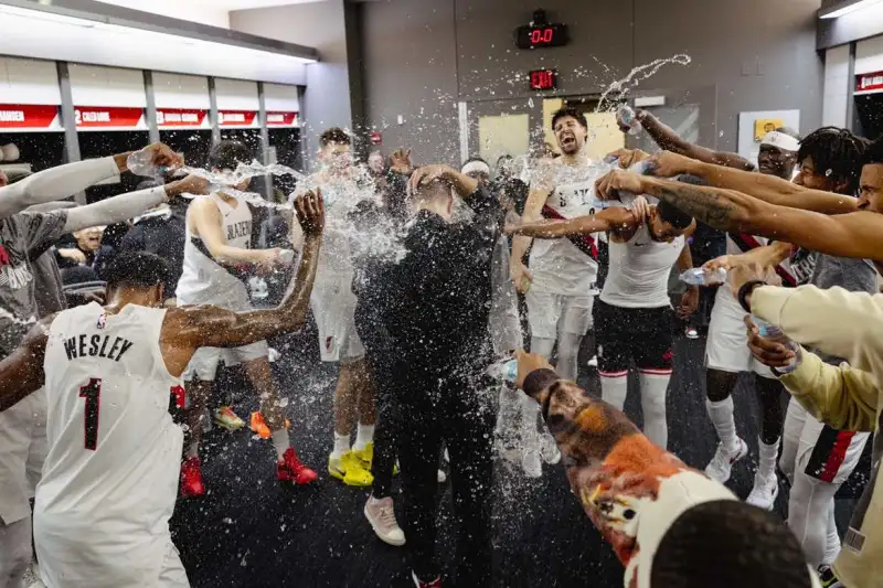 开拓者139-119狂胜勇士，代理主帅斯普利特首秀终结9连败！