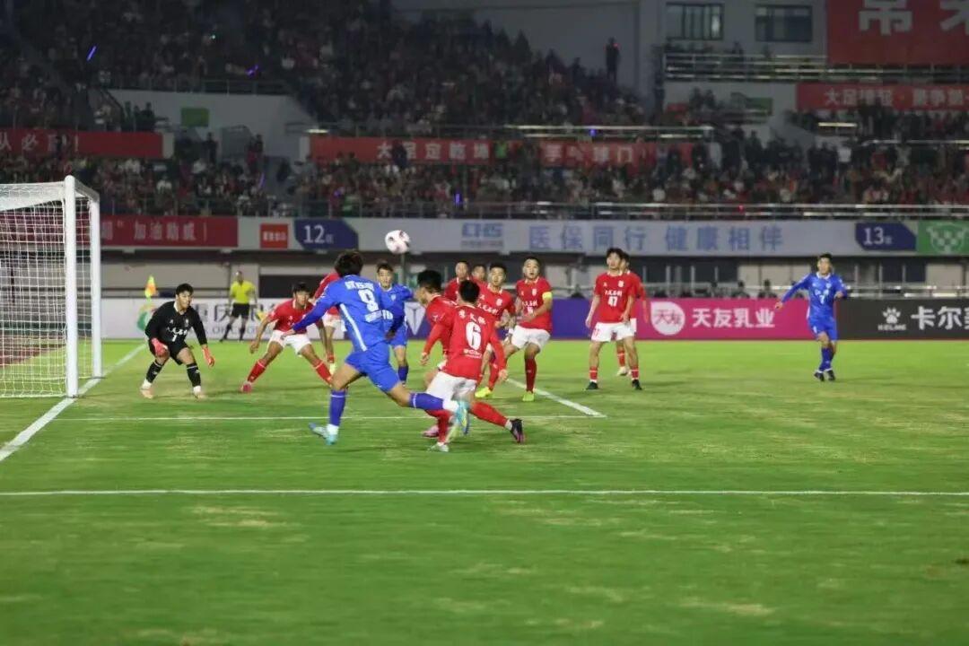 江津润通动力客场2:1击败大足石刻，雄起的江津让联赛热度飙升