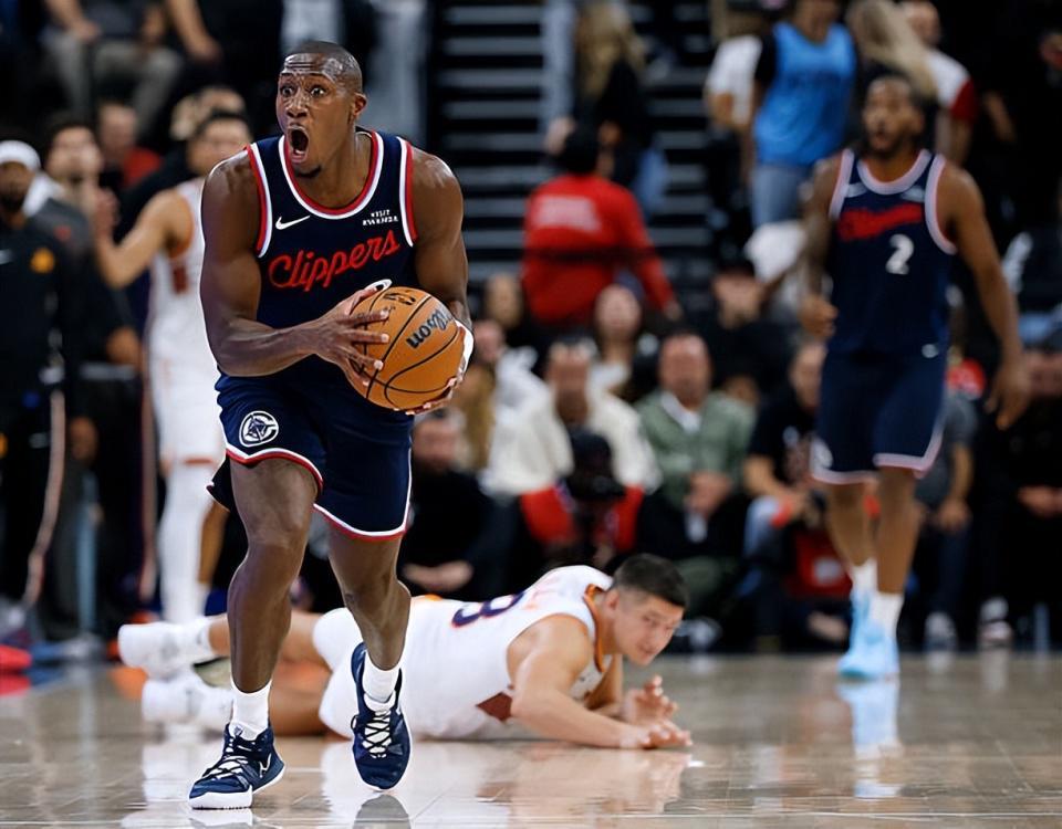 邓恩一战爆发助快船129-102大胜太阳，攻守大闸状态回勇！