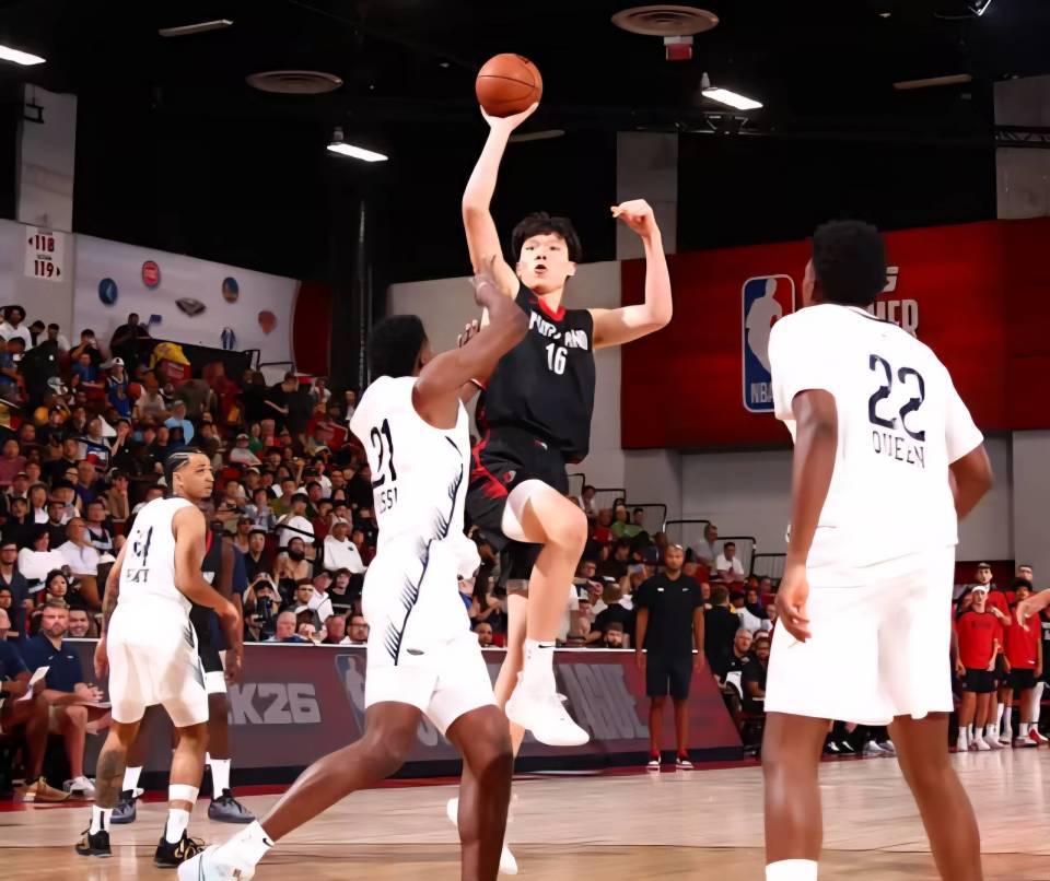 杨瀚森场均2分遭冷待，奎因端出15+6豪华数据，NBA新秀命运天壤之别！