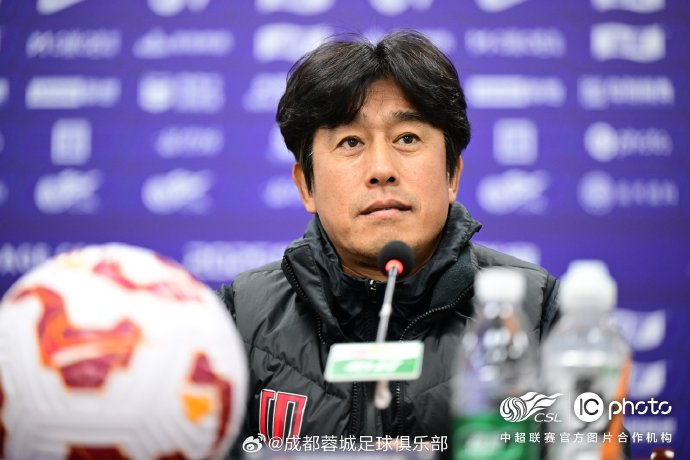 中超决战青岛，成都蓉城主帅徐正源挑起争冠大梁挑战伤病压力