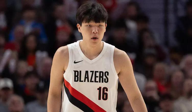 开拓者内线杨瀚森新赛季两场出场仅6.5分钟，NBA未来路在何方？