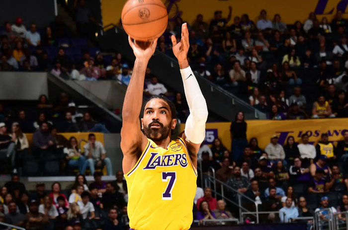 湖人新赛季开局尴尬，文森特投篮哑火仅8分惊现隐形模式