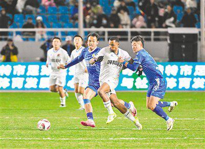 呼和浩特队1-0击败通辽夺冠，蒙超决赛燃爆呼和浩特体育场