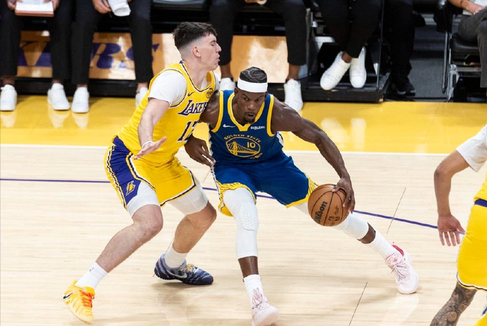 勇士揭幕战小胜10分，库里被科尔“掐表”，巴特勒模式切换火力全开