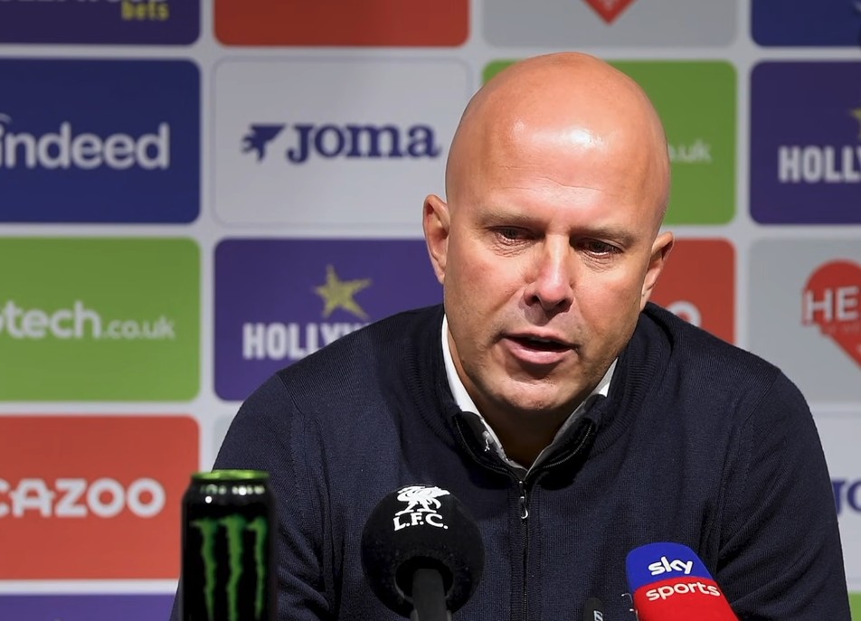 英超布伦特福德3-2逆袭利物浦，萨拉赫加克波难救主，斯洛特怒怼裁判与球队状态