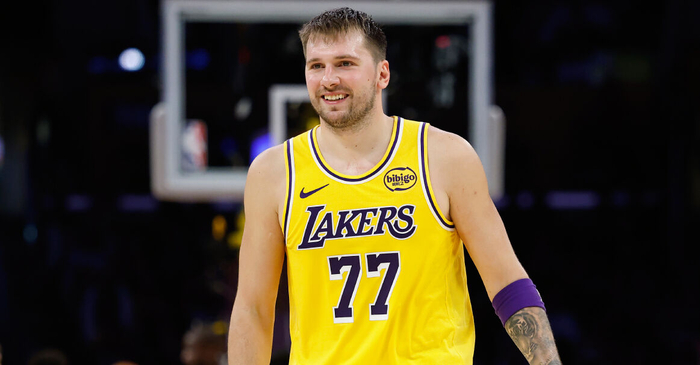 东契奇狂飙49分湖人狂胜森林狼，里夫斯霸气认可联盟顶尖！