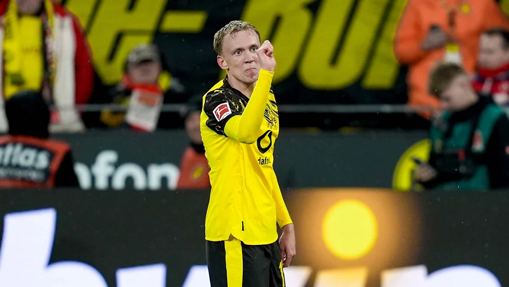 多特蒙德1-0险胜科隆，拜尔替补破门引爆德甲争议