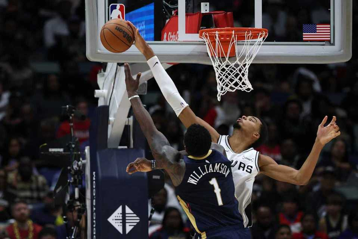 文班亚马打法巨变！NBA新赛季前两场仅5次三分出手，恶霸升级震撼篮坛