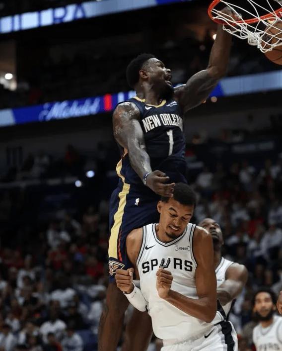 文班亚马29+9盖帽压蔡恩 蔡恩隔扣成亮点 NBA宿敌新篇章诞生